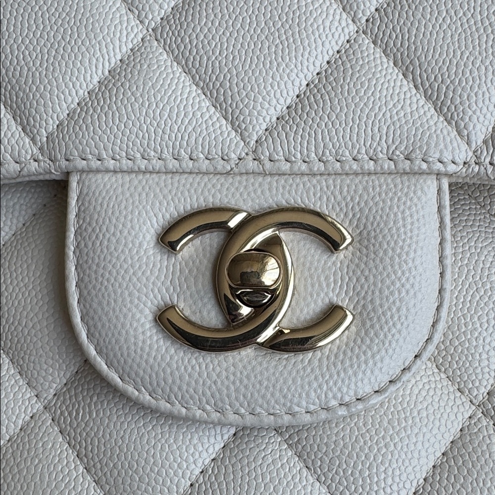 CHANEL authentic classic flap bag in white with gold hardware, size jumbo - Picture 13 of 16